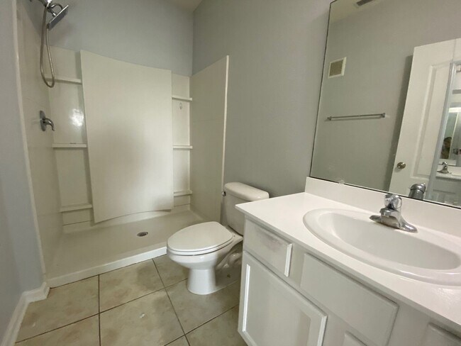 Building Photo - Beautiful 2 bedroom, 2 bathroom condo for ...
