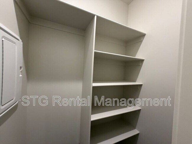 Building Photo - 1020 S 4380 W