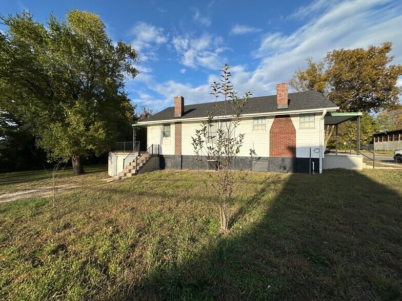 Building Photo - 424 Cherry St