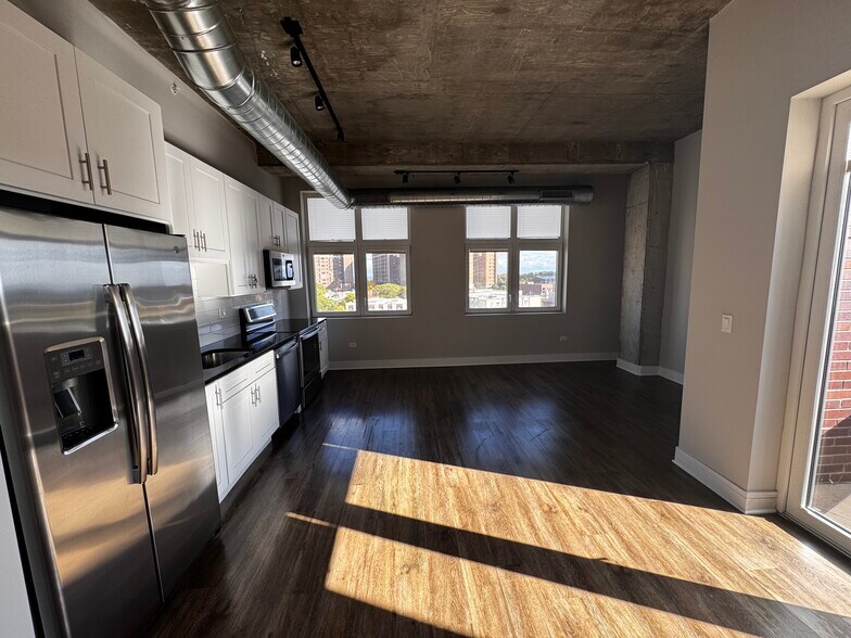 Building Photo - 3845 N Broadway St