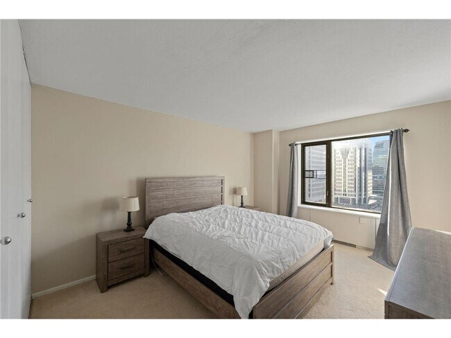 Building Photo - 19 S 1st St