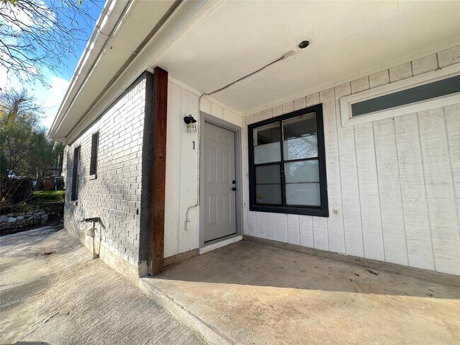 Building Photo - 3310 Hycreek Dr