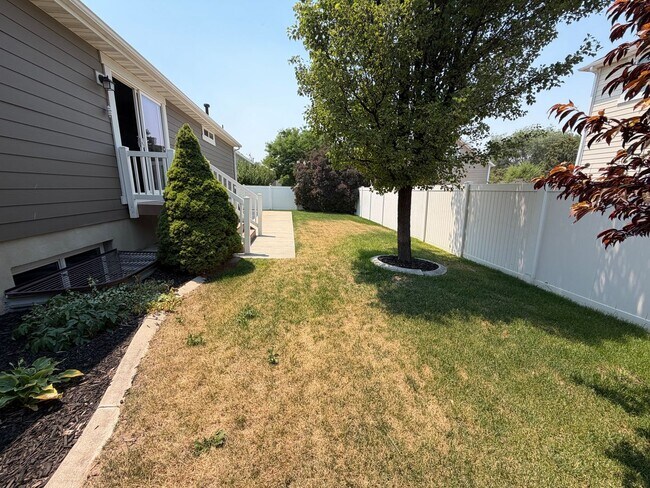 Building Photo - Spacious 6-Bedroom Home for Rent in Lehi
