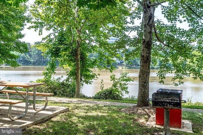 Building Photo - 2942 Yarling Ct