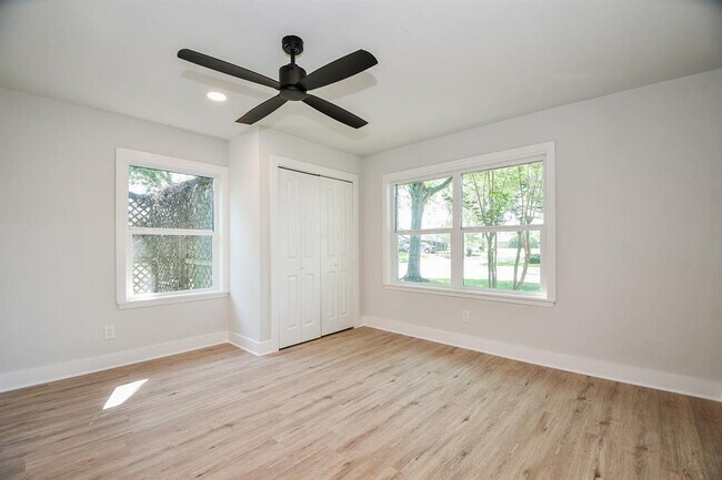 Building Photo - 4302 McDermed Dr
