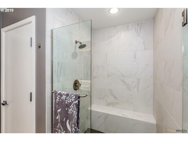 Building Photo - Stunning Pearl District Corner Unit with F...