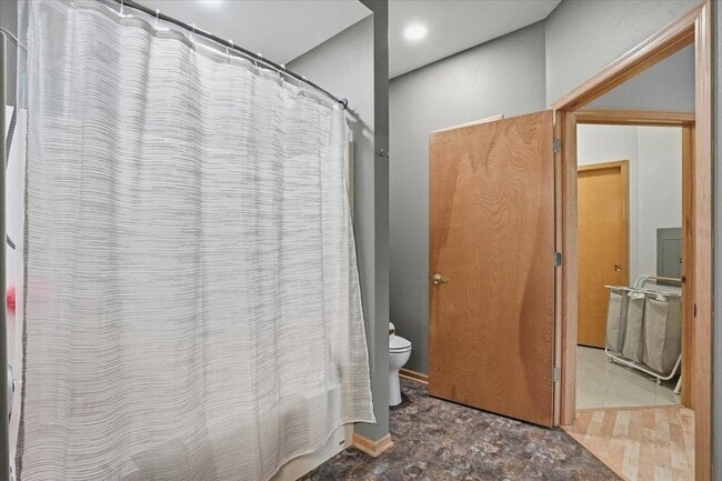 Building Photo - 1140 E Dayton St