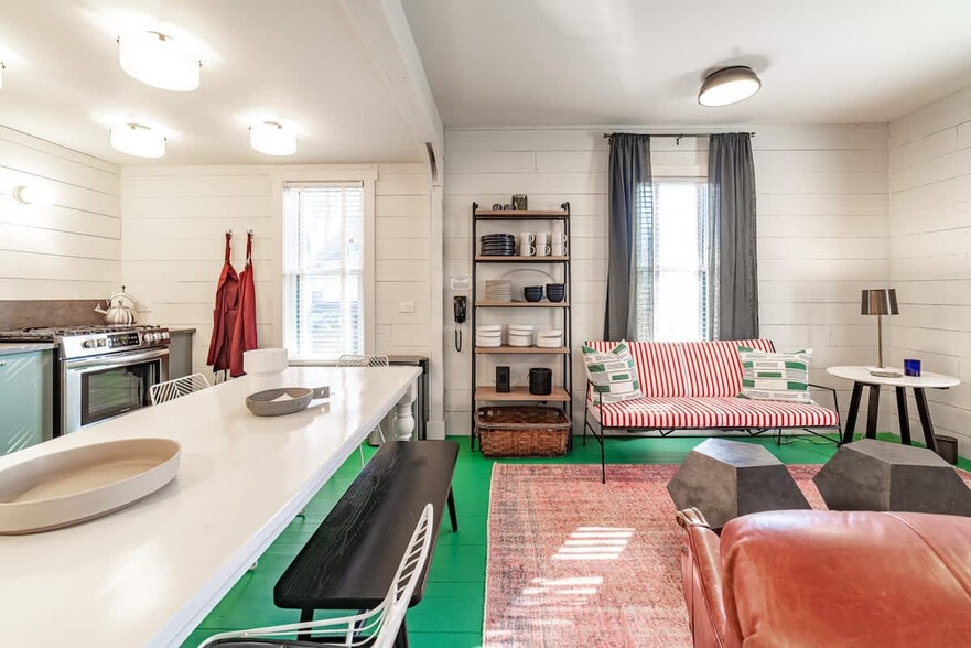 Building Photo - 108 Featherbone Ave