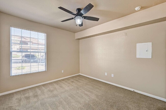 Building Photo - Ground Floor 2BD/2BA Condo in Gated Hender...