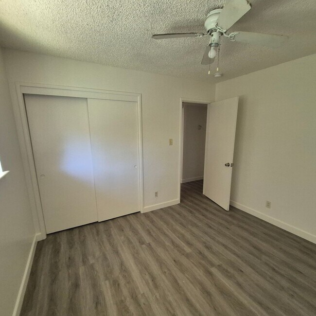 Building Photo - 2301 Ramon Dr