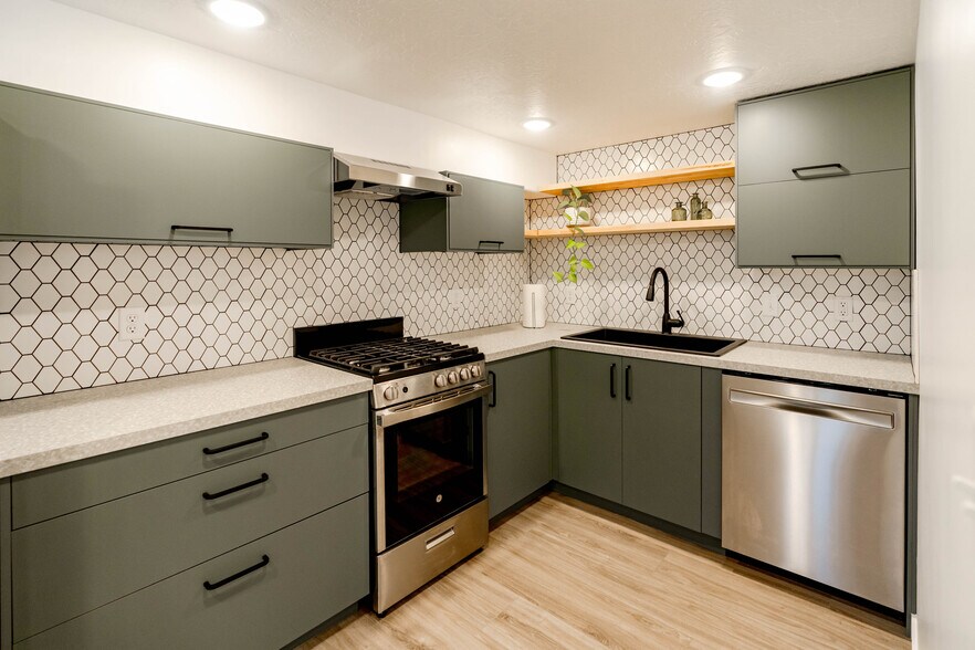 Kitchen - 140 N 700 E