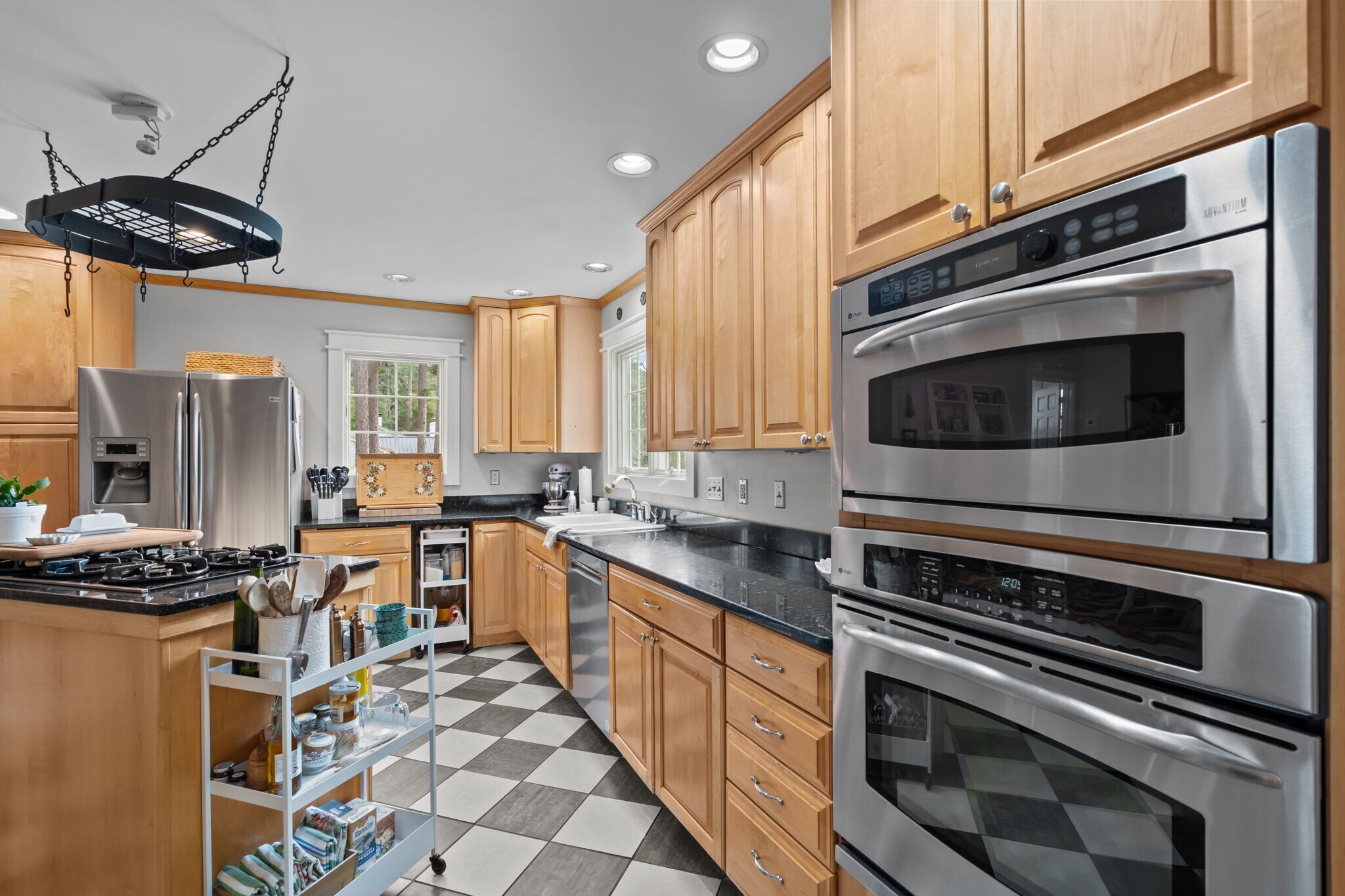 Building Photo - 2050 Midland Rd