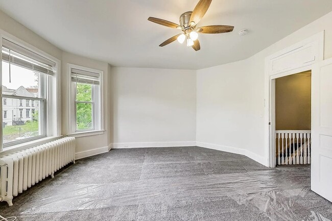 Building Photo - 137 R St NE