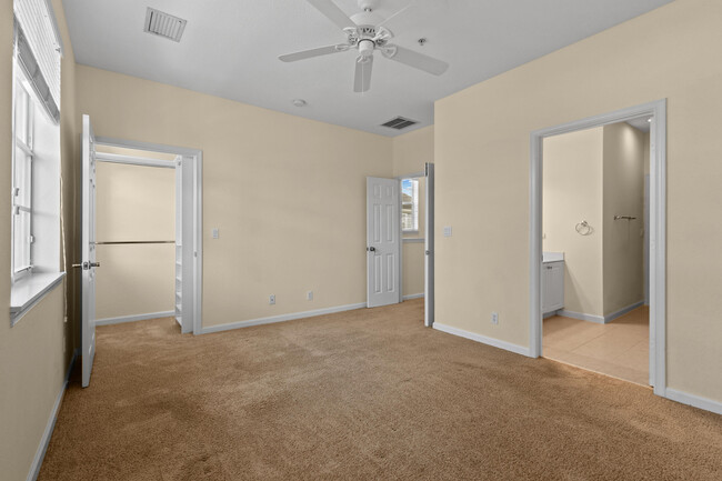 Building Photo - 147 Greenwich Cir