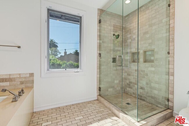 Building Photo - 2890 Forrester Dr