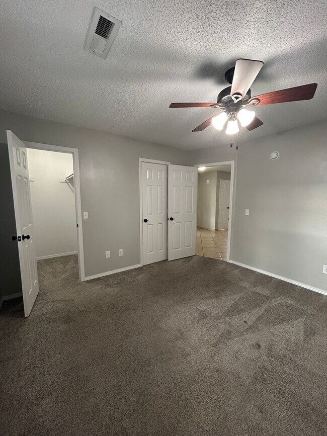 Building Photo - 3403 SW Victoria Pl