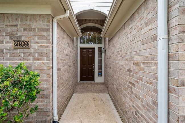 Building Photo - 21922 Rivergate Ct
