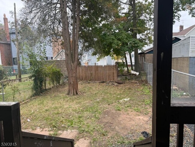 Building Photo - 170 Taylor St