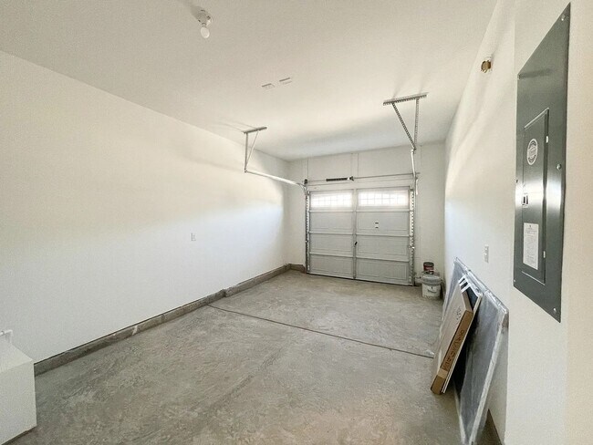 Building Photo - 305 Dipsea Spg