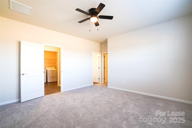 Building Photo - 1403 Caracara Ct