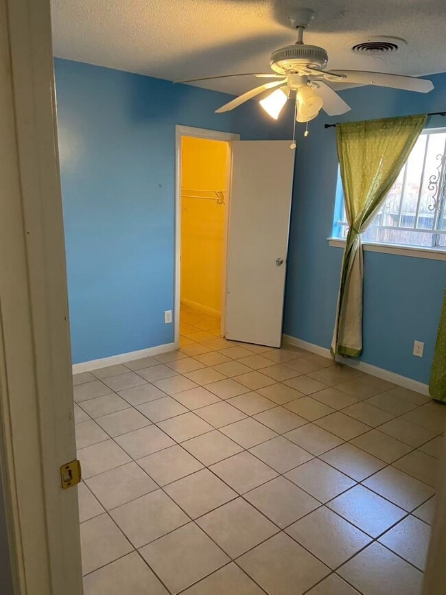 Building Photo - 8911 Mobud Dr