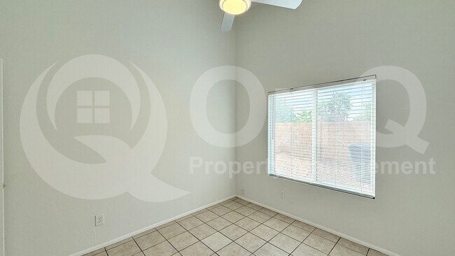 Building Photo - 307 N Red Rock St