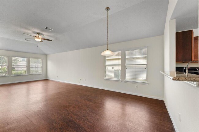 Building Photo - 2611 Verano Dr