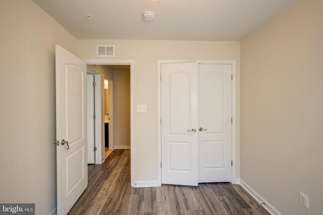 Building Photo - 1317 Hawthorn Dr