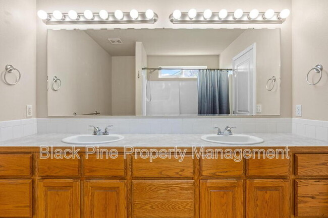 Building Photo - 4017 E Winterberry Dr
