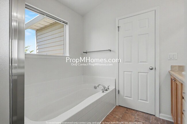 Building Photo - Four Bedroom Home with Amazing Views in Bull Mountain! DEPOSIT SPECIAL