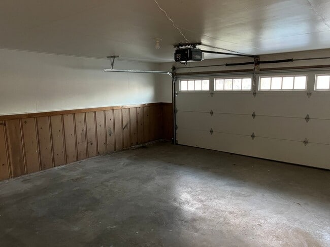 Building Photo - Newly Remodeled Property in Southeast Springfield