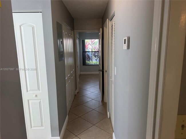 Building Photo - 7105 SW 127th Ct