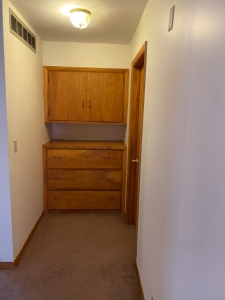 Building Photo - 3241 W 15th St N