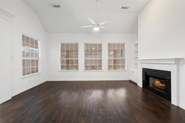 Building Photo - 9023 Eaglecove Dr