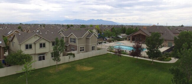 Building Photo - 1077 Kettering Dr