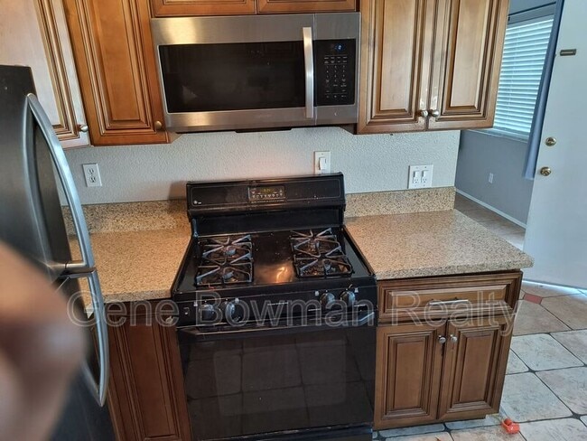 Building Photo - 781 Cypress Ave