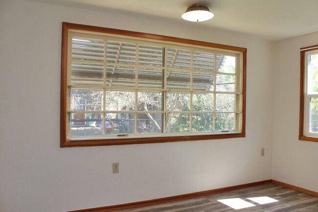 Building Photo - 3006 NE 66th Ave