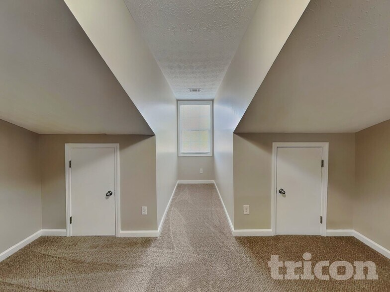 Building Photo - 202 Larson Ln