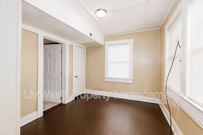 Building Photo - 304 12th St SW