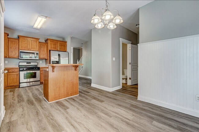 Building Photo - Welcome to this stunning 4-bedroom, 2.5-ba...