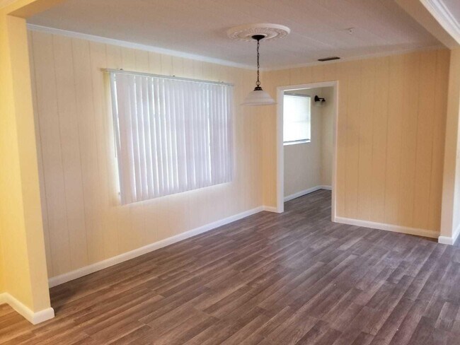 Building Photo - 2590 Rainbow Dr