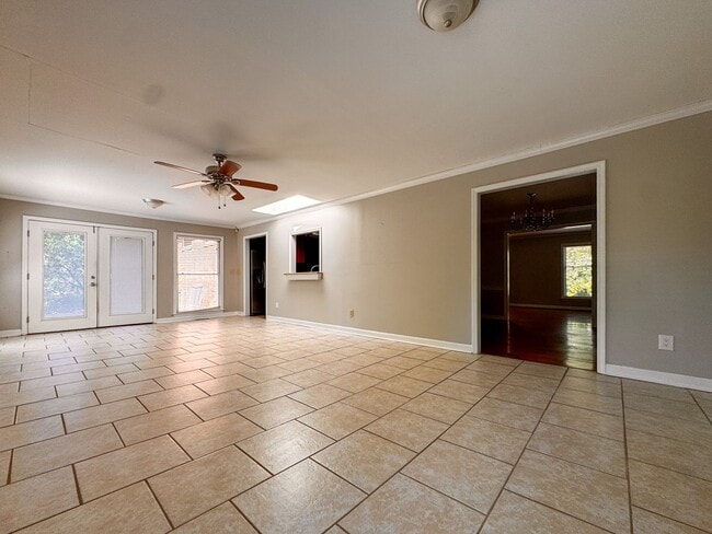 Building Photo - Beautiful Tri Level Home in Vanstory Hills
