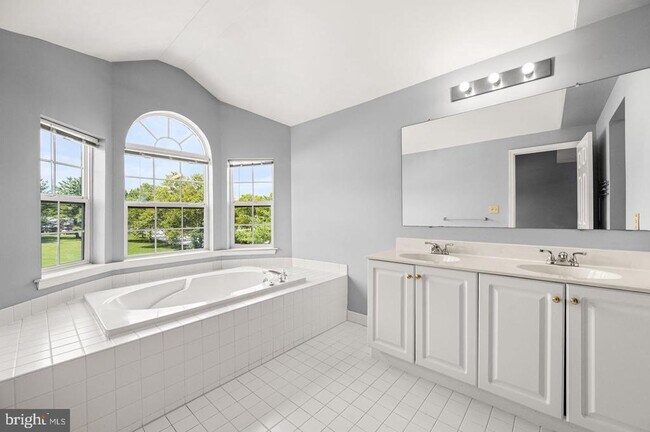 Building Photo - 713 Whitetail Cir