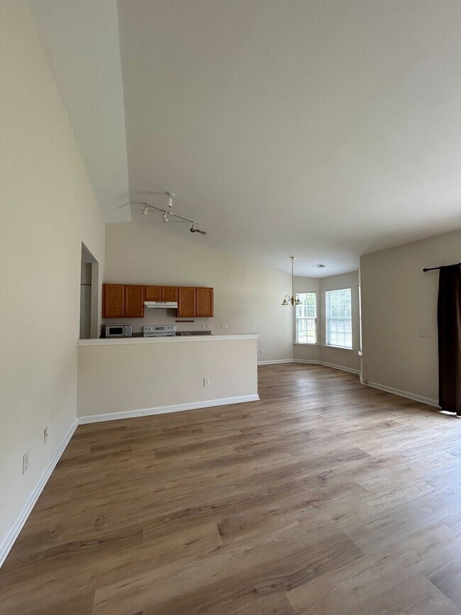 Building Photo - Beautiful 3-Bedroom Home in a Highly Desirable Community