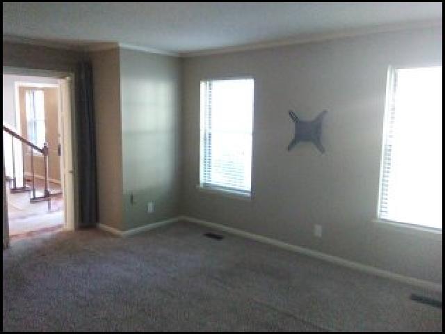 Building Photo - 5800 N Walnut Rd