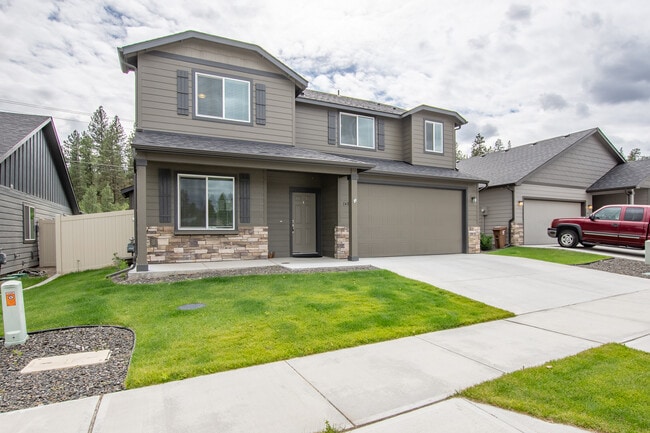 Building Photo - Beautiful 4 Bedroom 2.5 Bath River Run Home