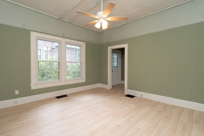Building Photo - 3224 Garden Dr
