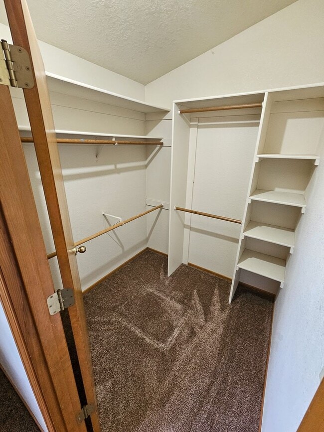 Building Photo - 1097 Summer Breeze Dr N