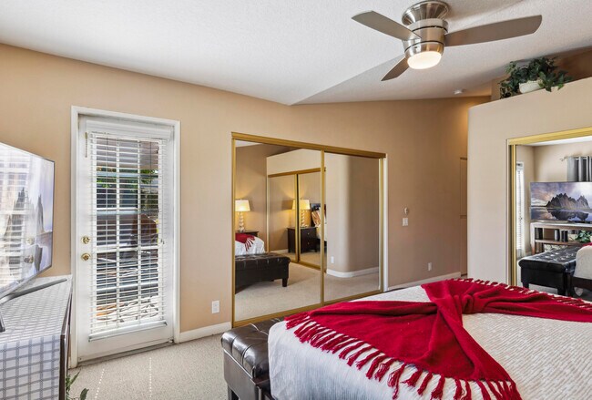 Building Photo - 651 Vista Lago Cir N