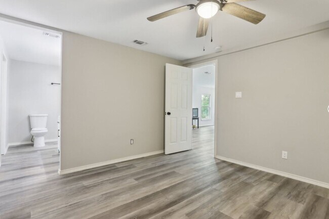 Building Photo - Beautifully Remodeled 3/1.5 Home in Historic Denver Heights with Modern Upgrades and a Park-Like ...